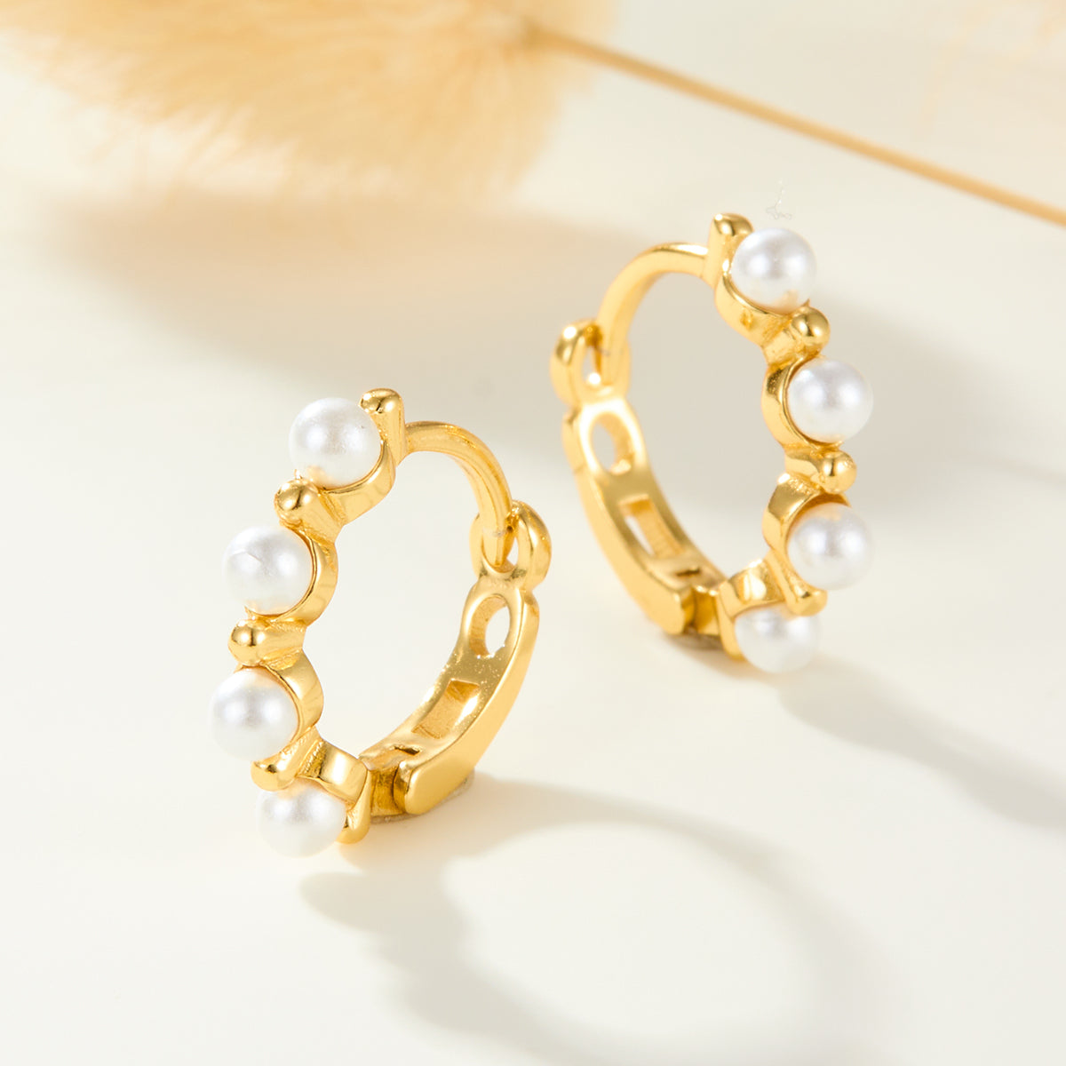 1 Pair Sweet Simple Style Classic Style Round Pearl Inlay Sterling Silver Artificial Pearls Gold Plated Earrings