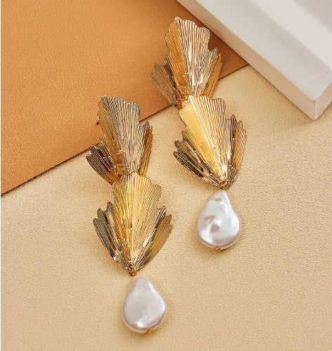 1 Pair Baroque Style Classic Style Irregular Leaves Tassel Artificial Pearl Alloy Drop Earrings