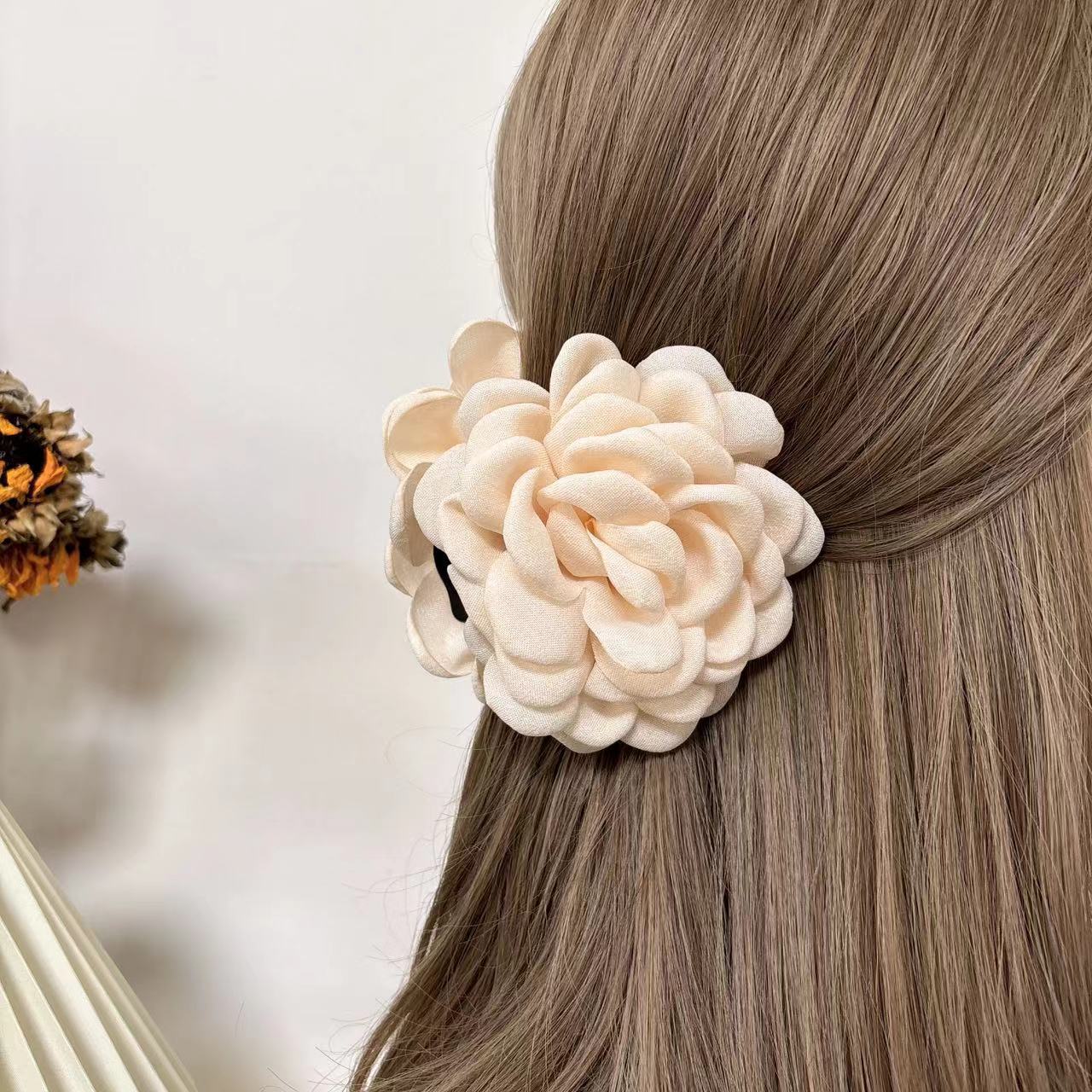 Women'S Sweet Korean Style Rose Flower Cloth Hair Claws