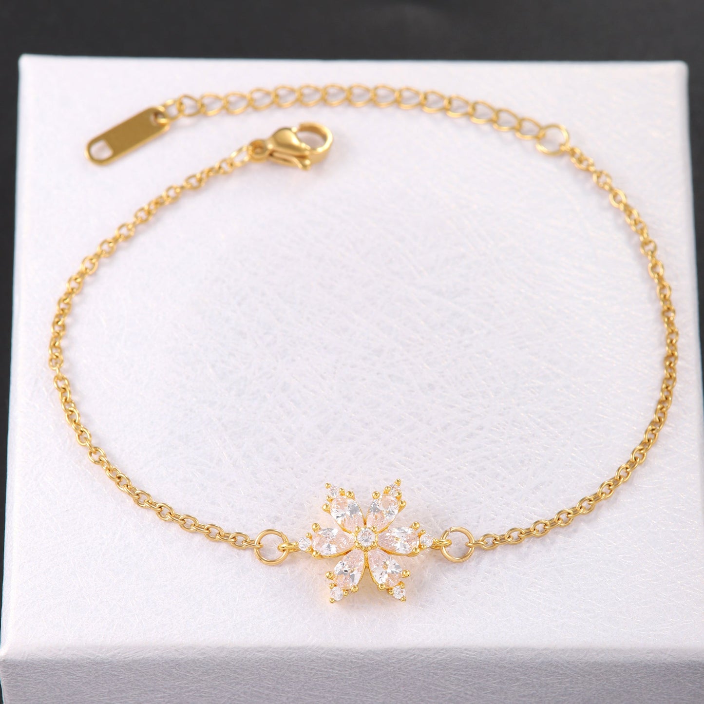 Shiny Flower 304 Stainless Steel Copper 18K Gold Plated Zircon Bracelets In Bulk