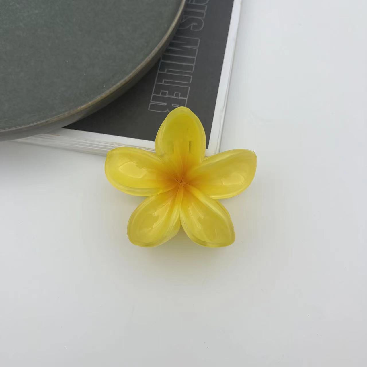 Women'S Simple Style Flower Plastic Resin Stoving Varnish Hair Claws