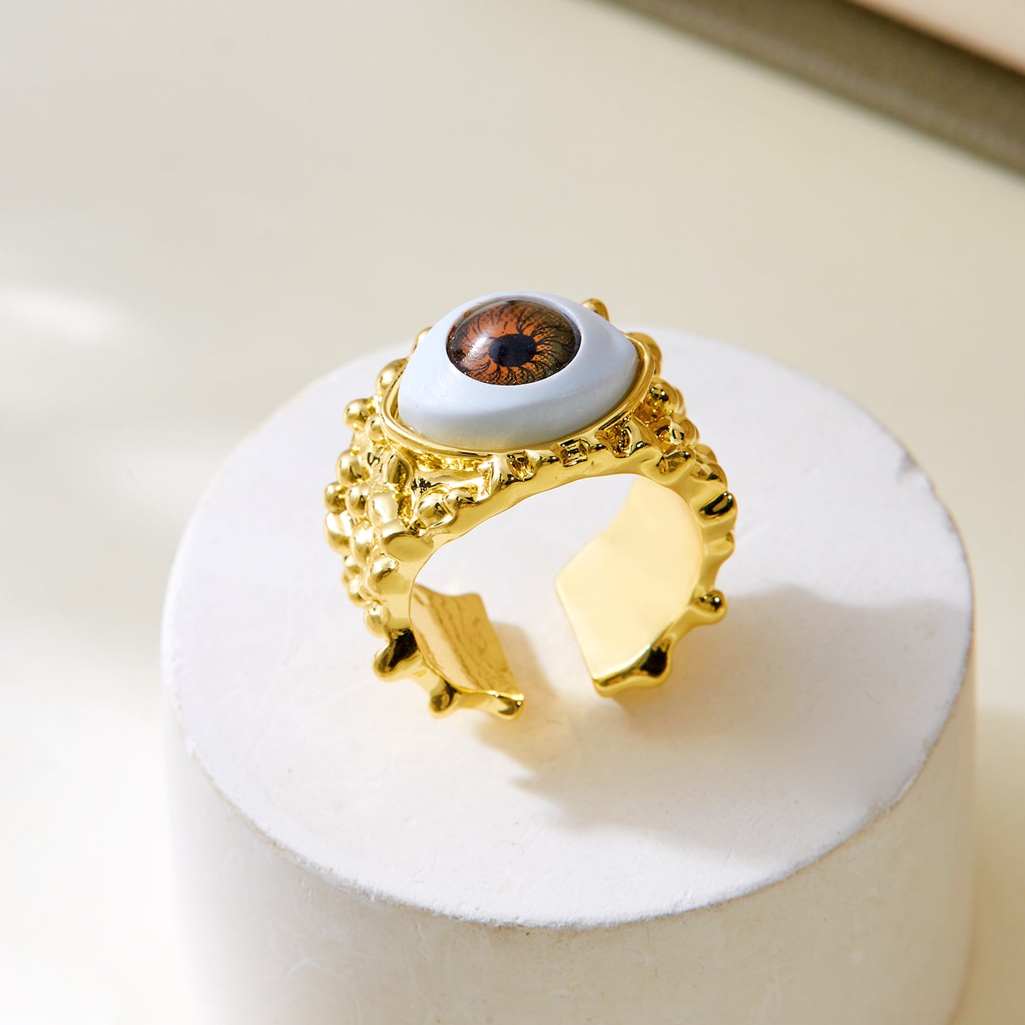 Hip-Hop Oversized Eye Alloy Inlay Resin Halloween Unisex Open Rings