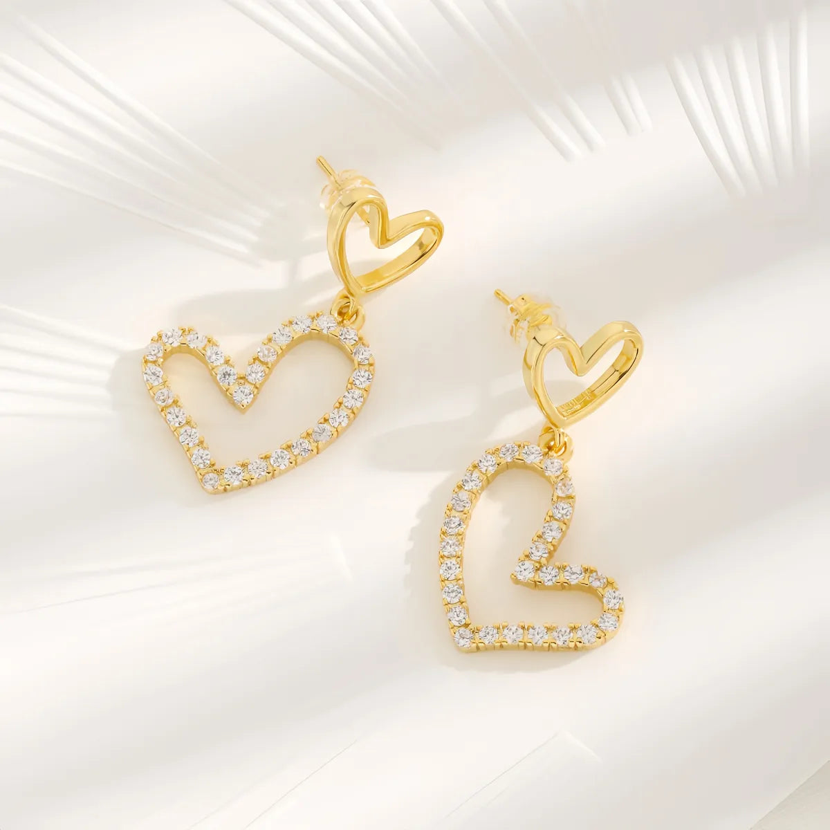 2 Pieces Romantic Sweet Heart Shape Inlay Copper Zircon 18K Gold Plated Drop Earrings