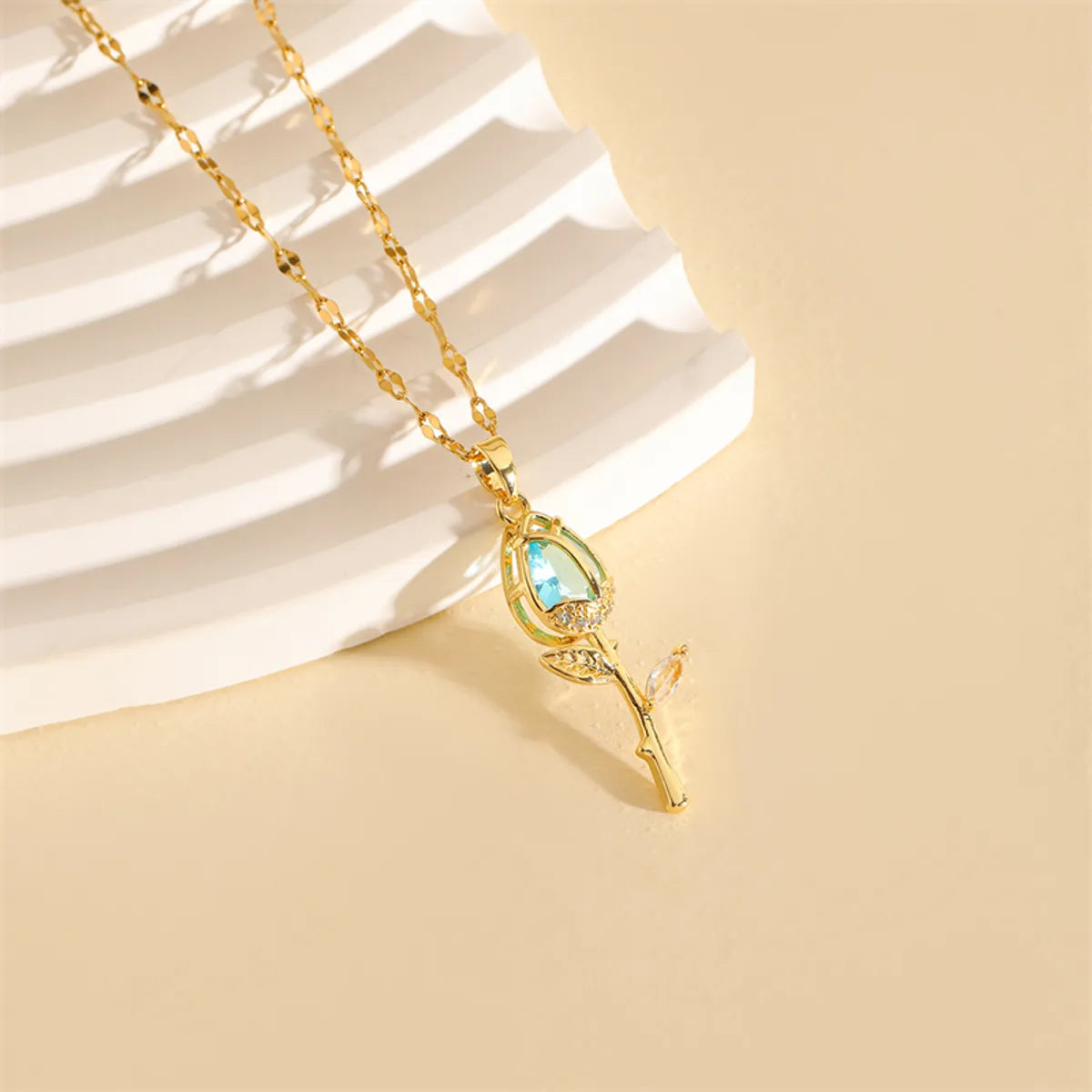 201 Stainless Steel Brass 18K Gold Plated Hollow Out Inlay Flower Zircon Pendant Necklace