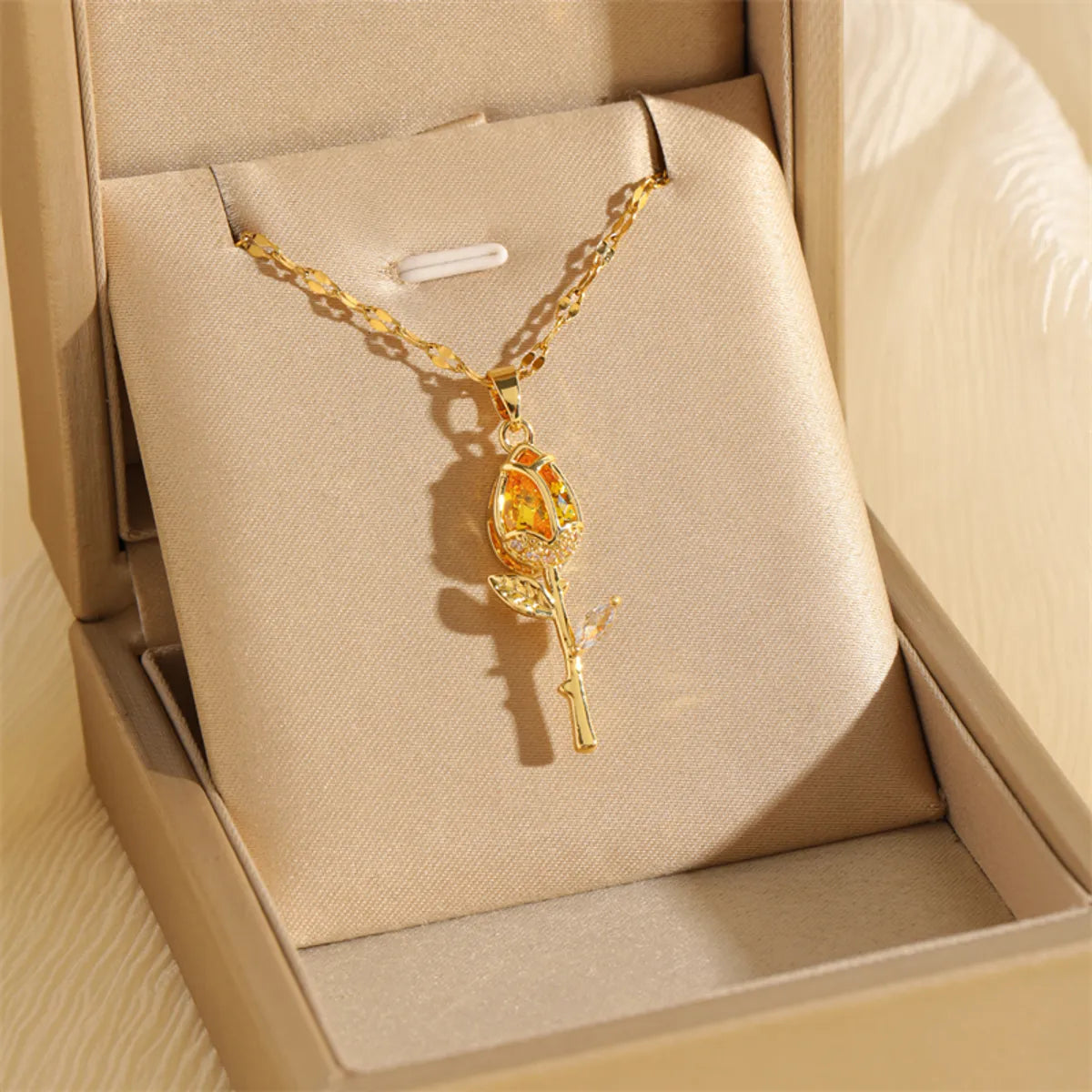 201 Stainless Steel Brass 18K Gold Plated Hollow Out Inlay Flower Zircon Pendant Necklace