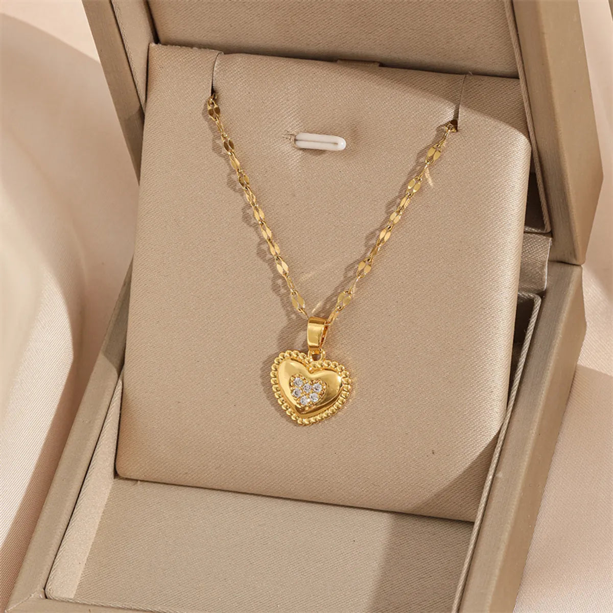 201 Stainless Steel Brass 18K Gold Plated Simple Style Classic Style Plating Inlay Star Heart Shape Bow Knot Zircon Pendant Necklace