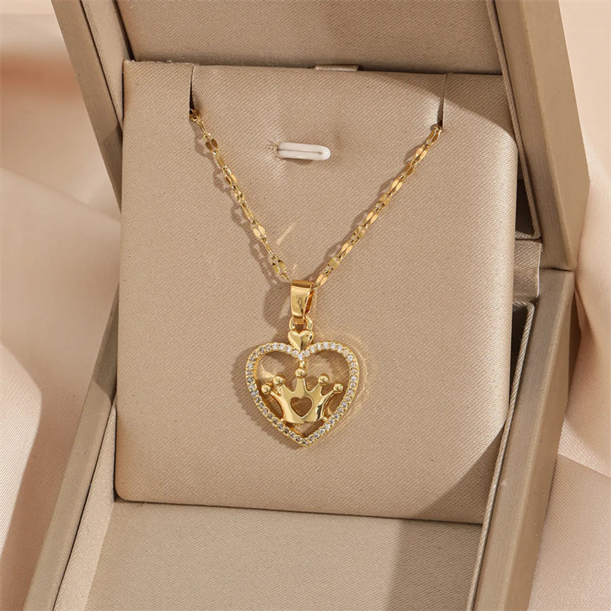 201 Stainless Steel Brass 18K Gold Plated Simple Style Classic Style Plating Inlay Star Heart Shape Bow Knot Zircon Pendant Necklace