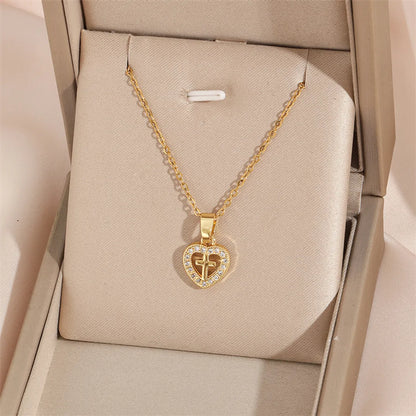 201 Stainless Steel Brass 18K Gold Plated Simple Style Classic Style Plating Inlay Star Heart Shape Bow Knot Zircon Pendant Necklace