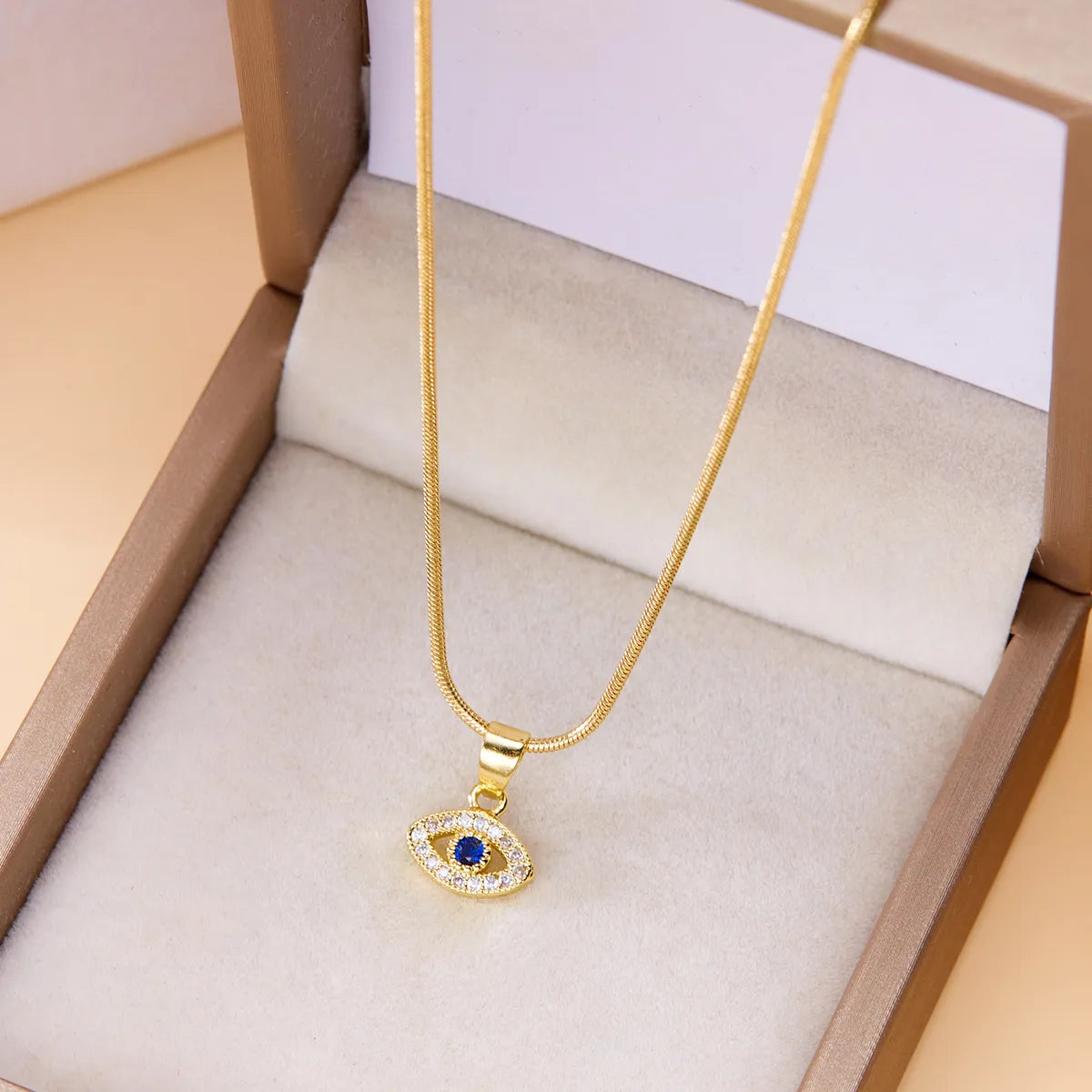 201 Stainless Steel Copper Casual Simple Style Inlay Eye Rhinestones Pendant Necklace