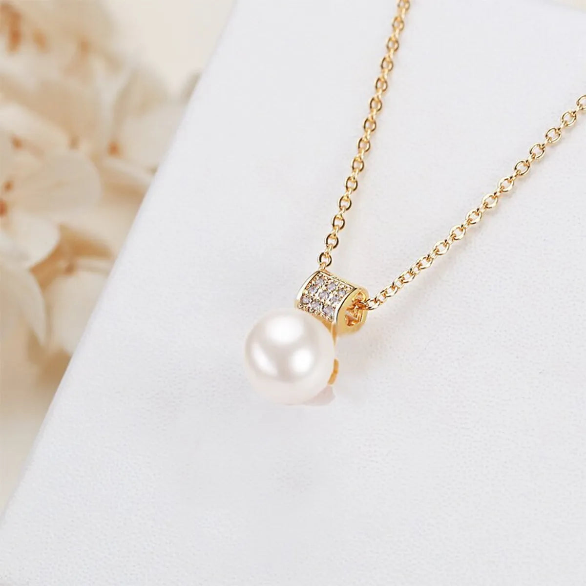 201 Stainless Steel Copper Gold Plated Plating Inlay Round Artificial Pearls Zircon Pendant Necklace