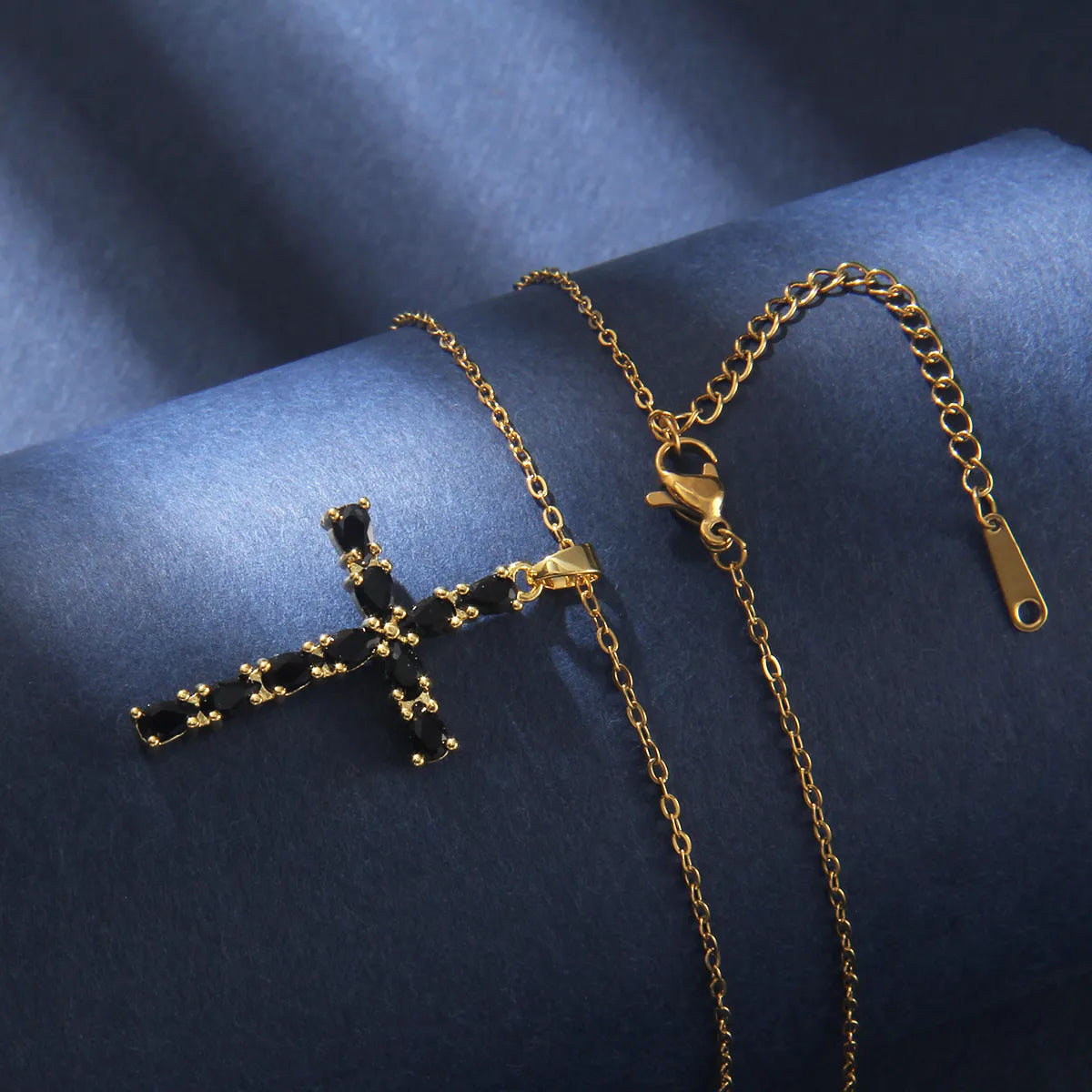 201 Stainless Steel Copper Gold Plated Retro Luxurious Commute Inlay Cross Zircon Pendant Necklace