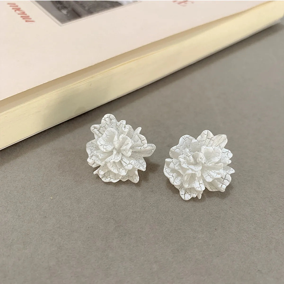 New Fashion Elegant White Flower Women'S Summer Stud Earrings