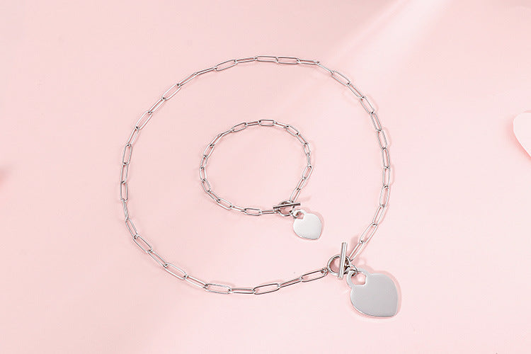European And American Fashion Design Ot Buckle Peach Heart Pendant Necklace Ins Fashion Graceful Online Influencer Retro Female Accessories Suit