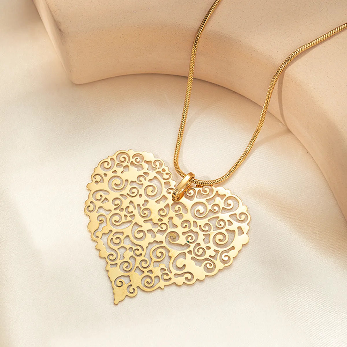 304 Stainless Steel 14K Gold Plated Sweet Artistic Streetwear Hollow Out Heart Shape Pendant Necklace Long Necklace