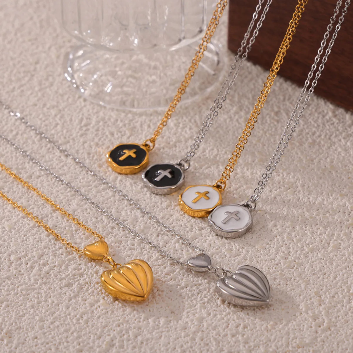 304 Stainless Steel 18K Gold Plated Casual Simple Style Commute Enamel Plating Cross Round Heart Shape Pendant Necklace