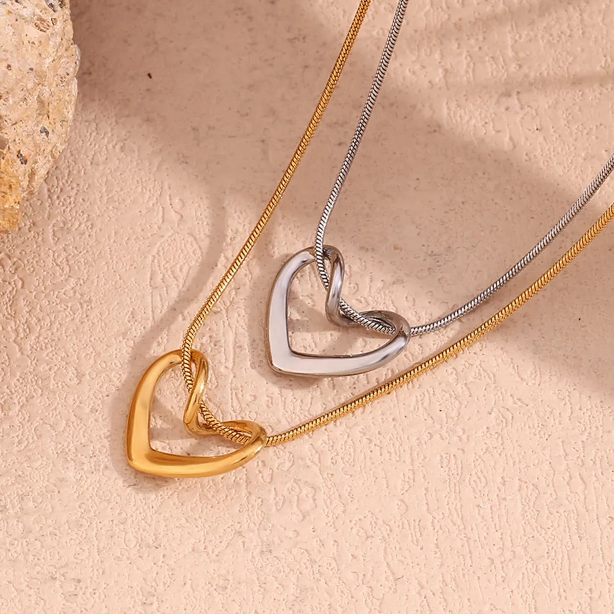 Wholesale Jewelry Classic Style Heart Shape 304 Stainless Steel 18K Gold Plated Pendant Necklace