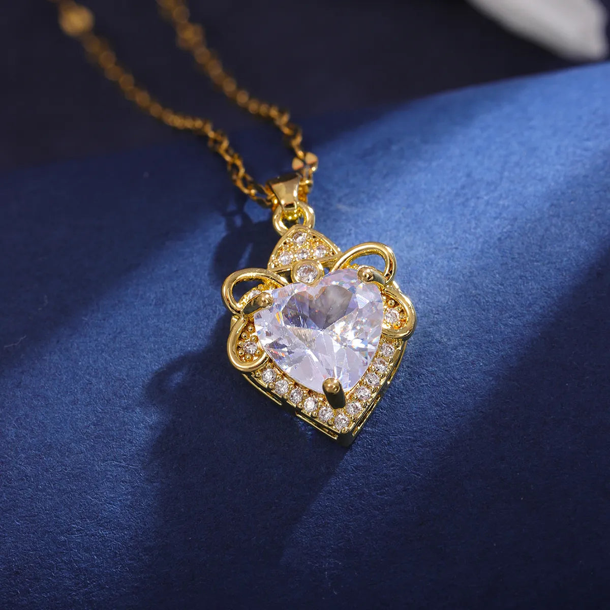 304 Stainless Steel 18K Gold Plated Elegant Shiny Plating Inlay Heart Shape Zircon Pendant Necklace