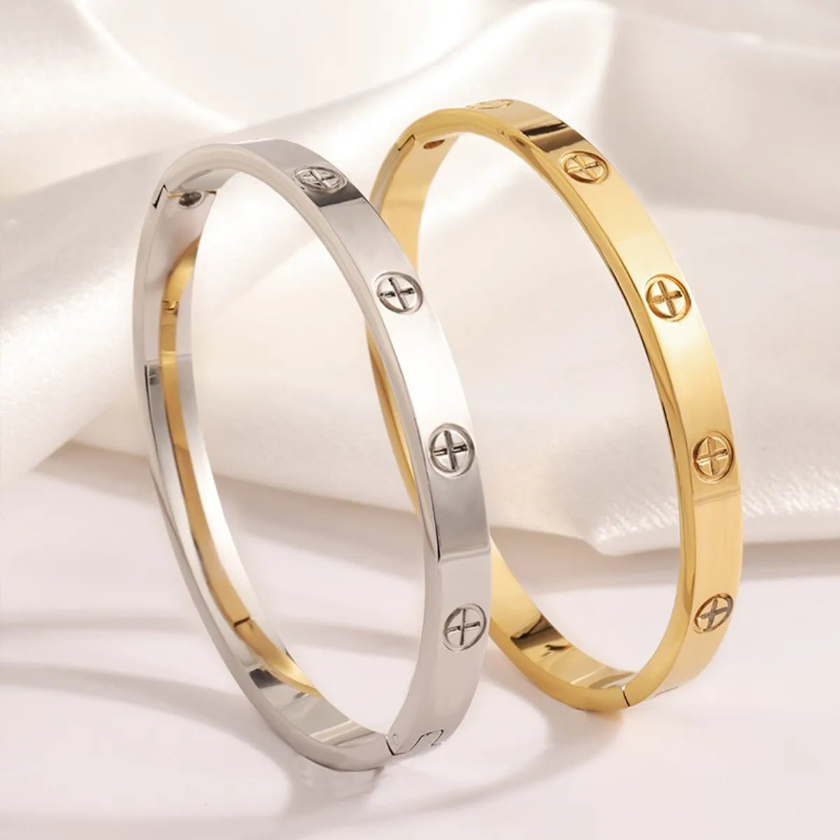 Elegant Solid Color 304 Stainless Steel 18K Gold Plated Bangle In Bulk