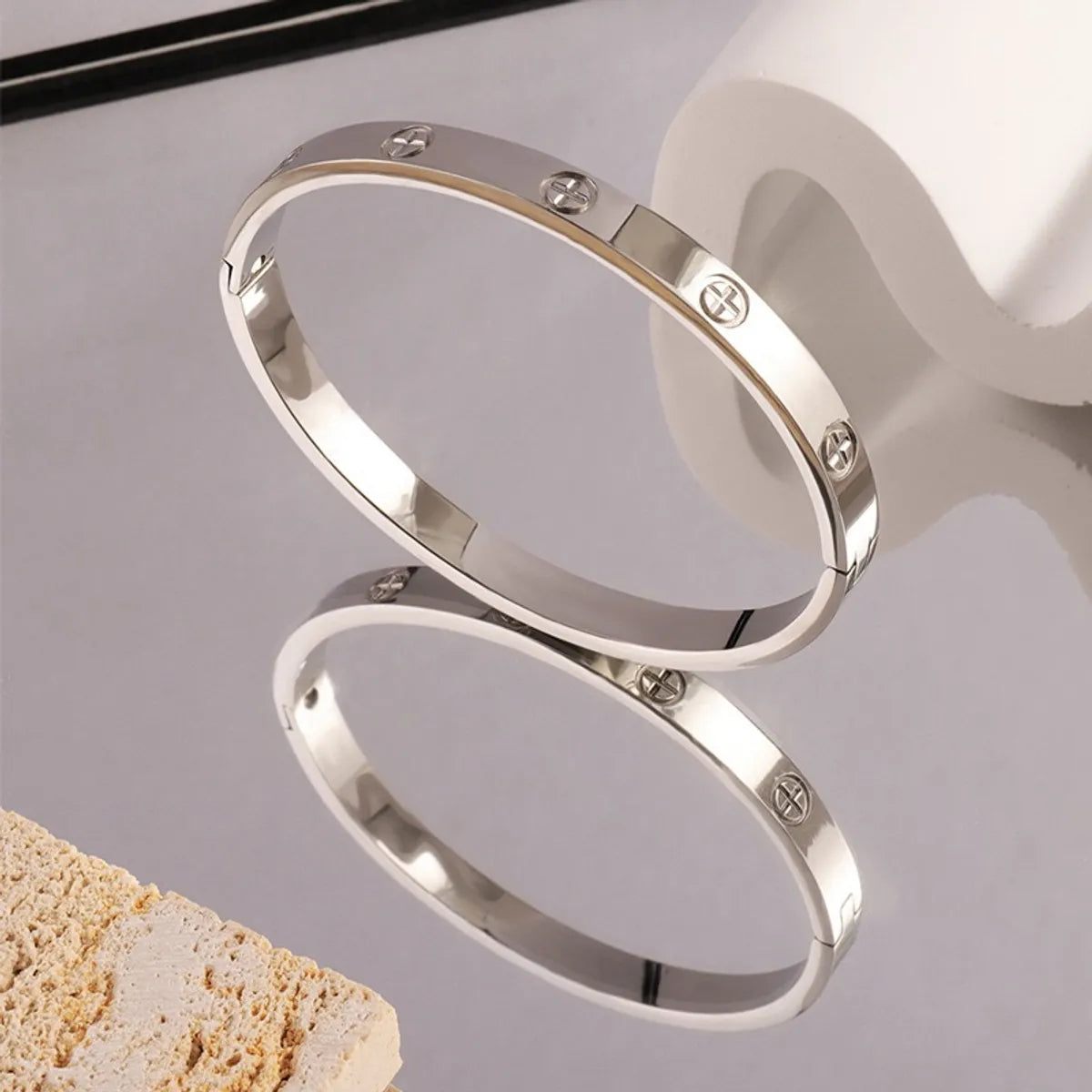 Elegant Solid Color 304 Stainless Steel 18K Gold Plated Bangle In Bulk