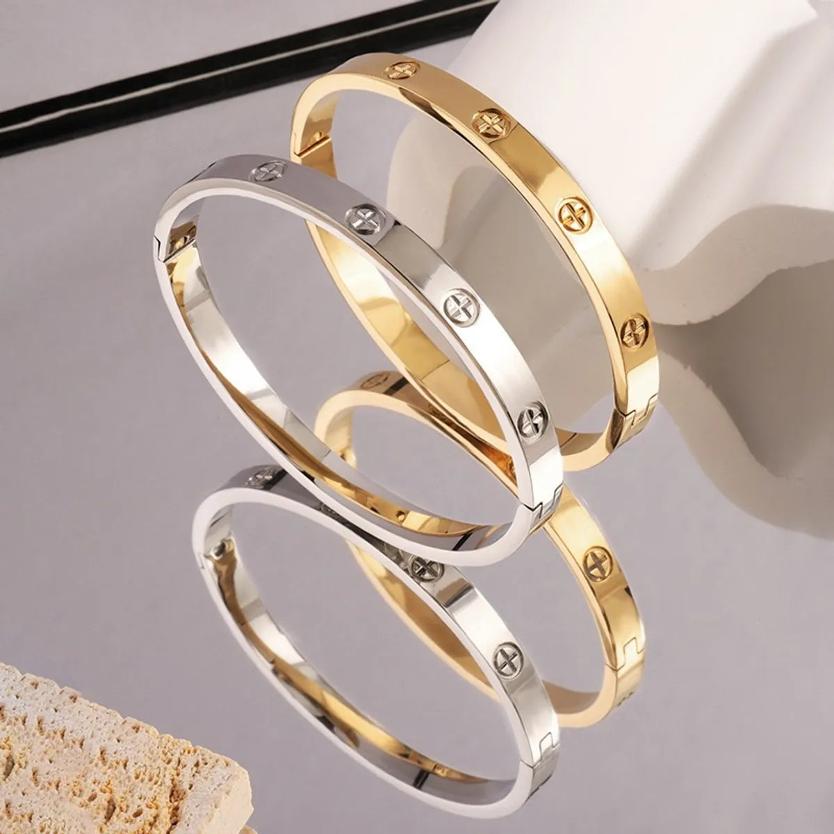 Elegant Solid Color 304 Stainless Steel 18K Gold Plated Bangle In Bulk