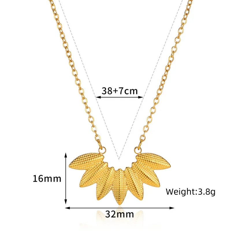 304 Stainless Steel 18K Gold Plated French Style Simple Style Flower Pendant Necklace