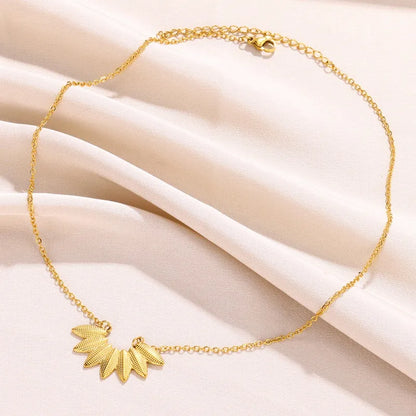 304 Stainless Steel 18K Gold Plated French Style Simple Style Flower Pendant Necklace