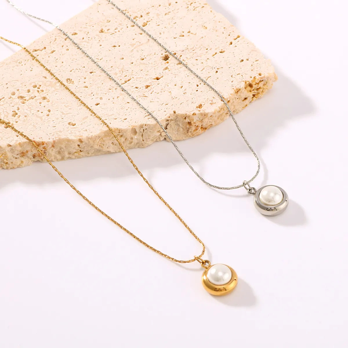 Wholesale Jewelry IG Style Romantic Simple Style Round 304 Stainless Steel Pearl 18K Gold Plated Three-Dimensional Inlay Pendant Necklace