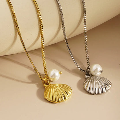 304 Stainless Steel 18K Gold Plated Retro Classic Style Plating Pearl Shell Pendant Necklace