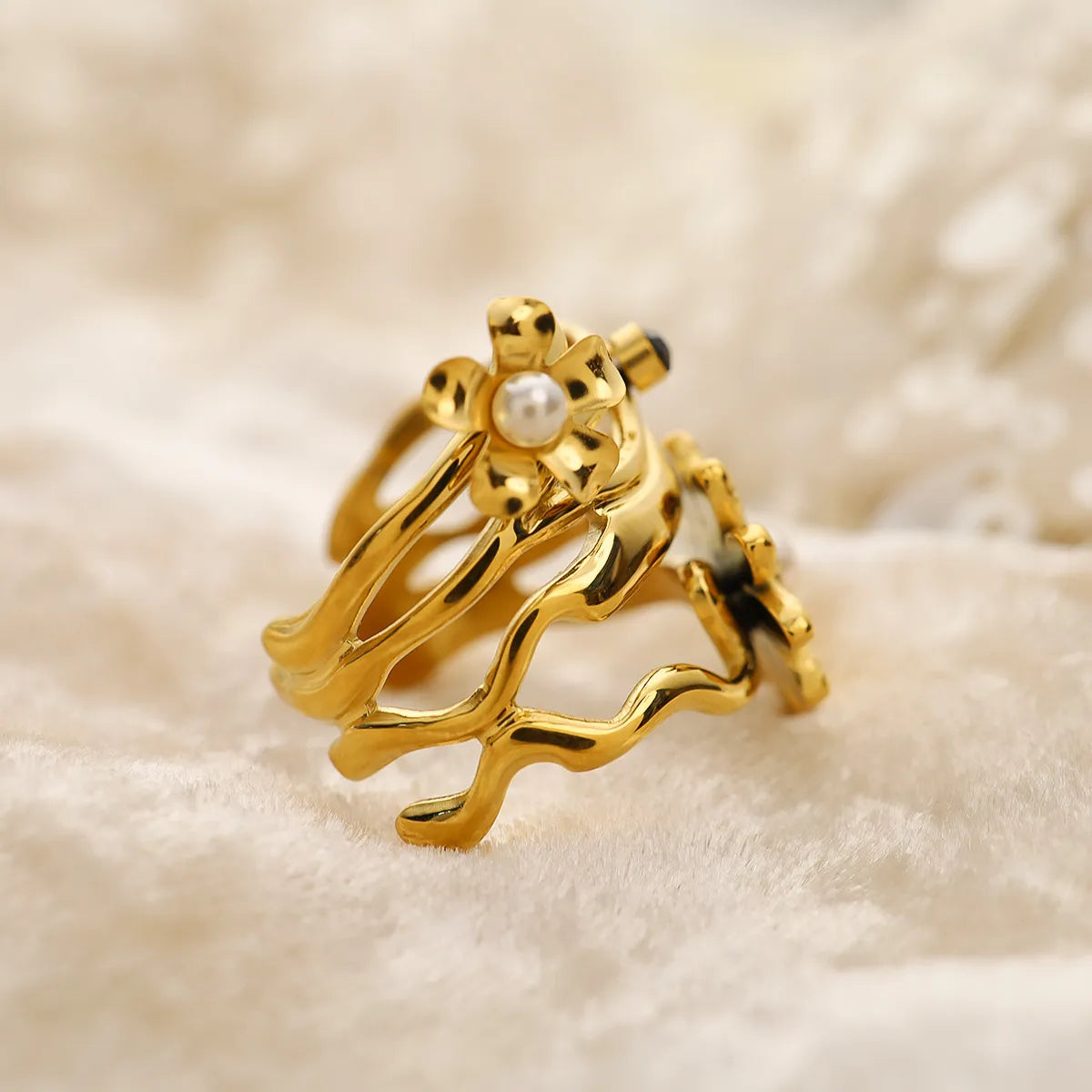 304 Stainless Steel 18K Gold Plated Retro Simple Style Plating Inlay Petal Artificial Pearls Zircon Rings