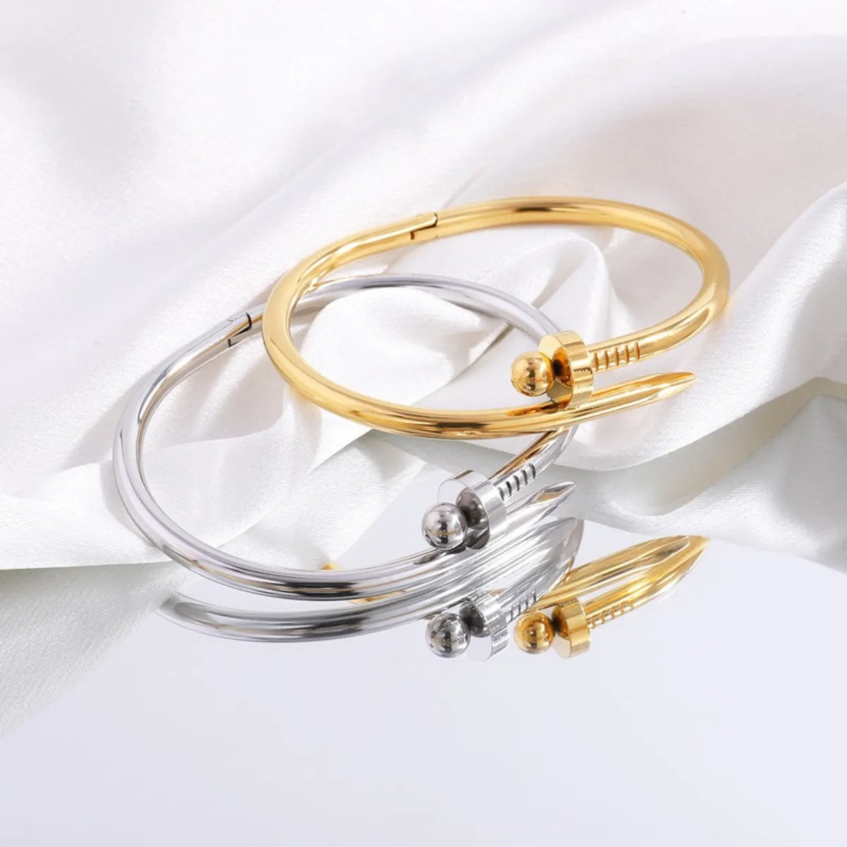 304 Stainless Steel 18K Gold Plated Simple Style Classic Style Commute Solid Color Bangle