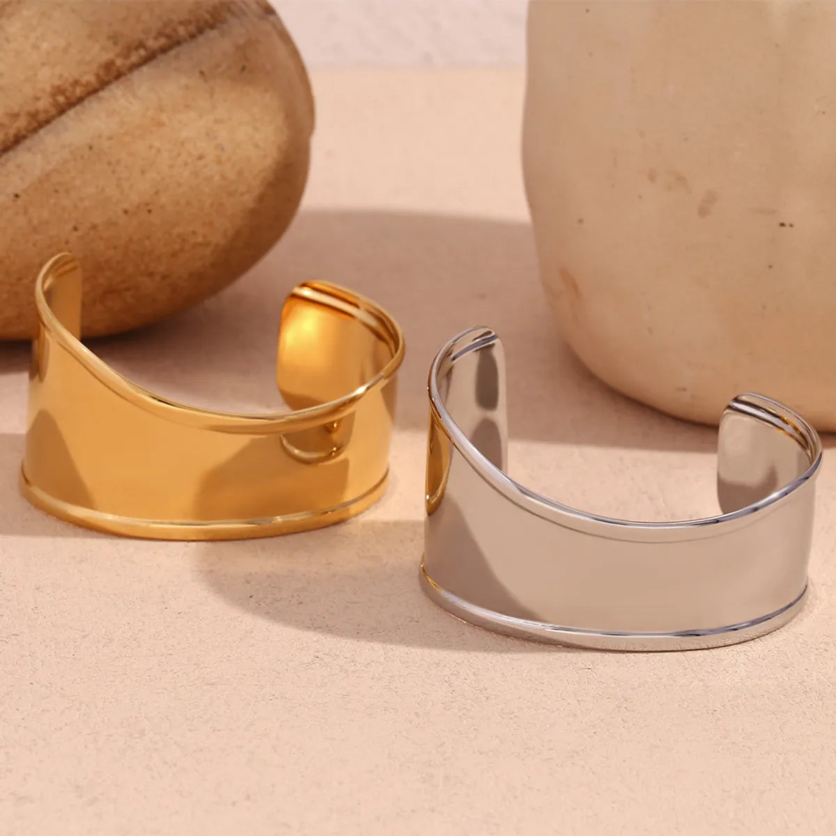 304 Stainless Steel 18K Gold Plated Simple Style Classic Style Plating Solid Color Bangle