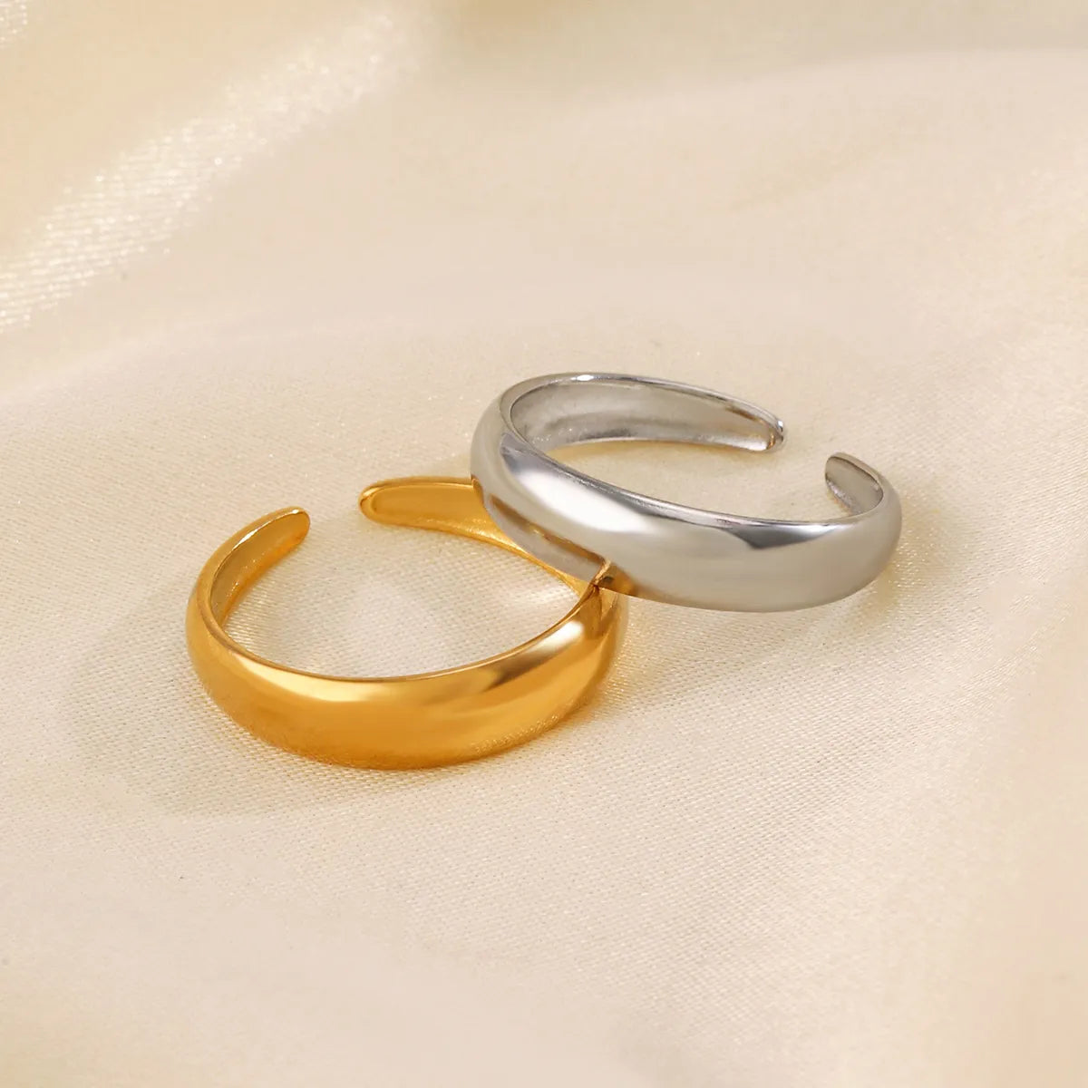 304 Stainless Steel 18K Gold Plated Simple Style Solid Color Open Rings