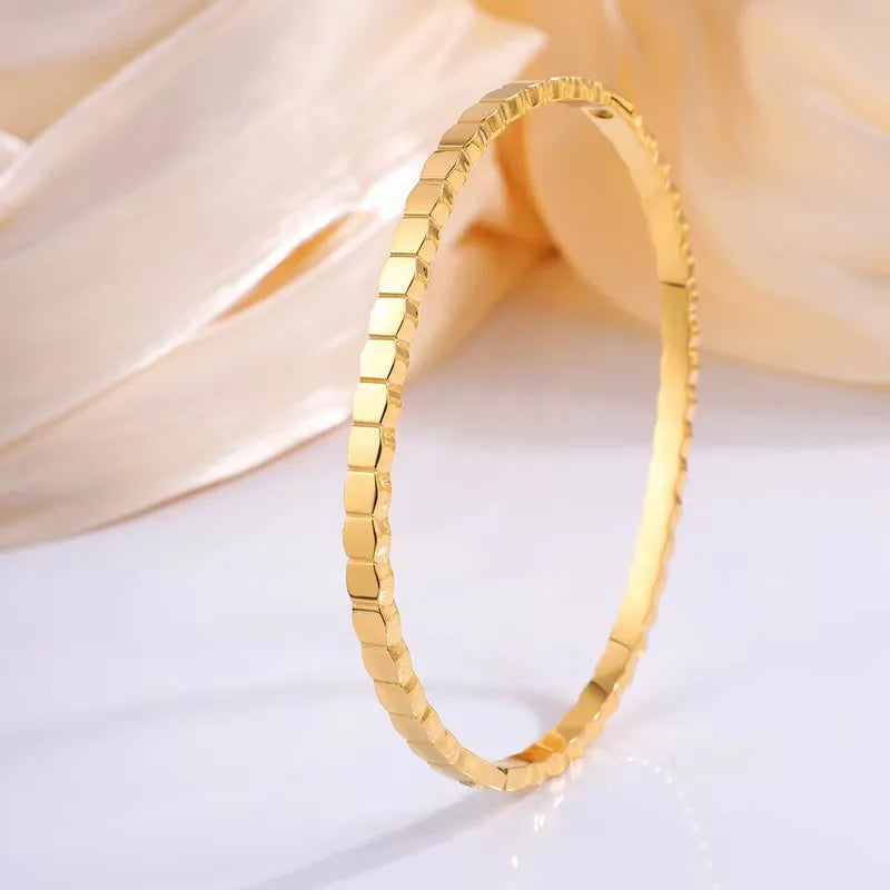 Streetwear Solid Color 304 Stainless Steel 18K Gold Plated Bangle In Bulk