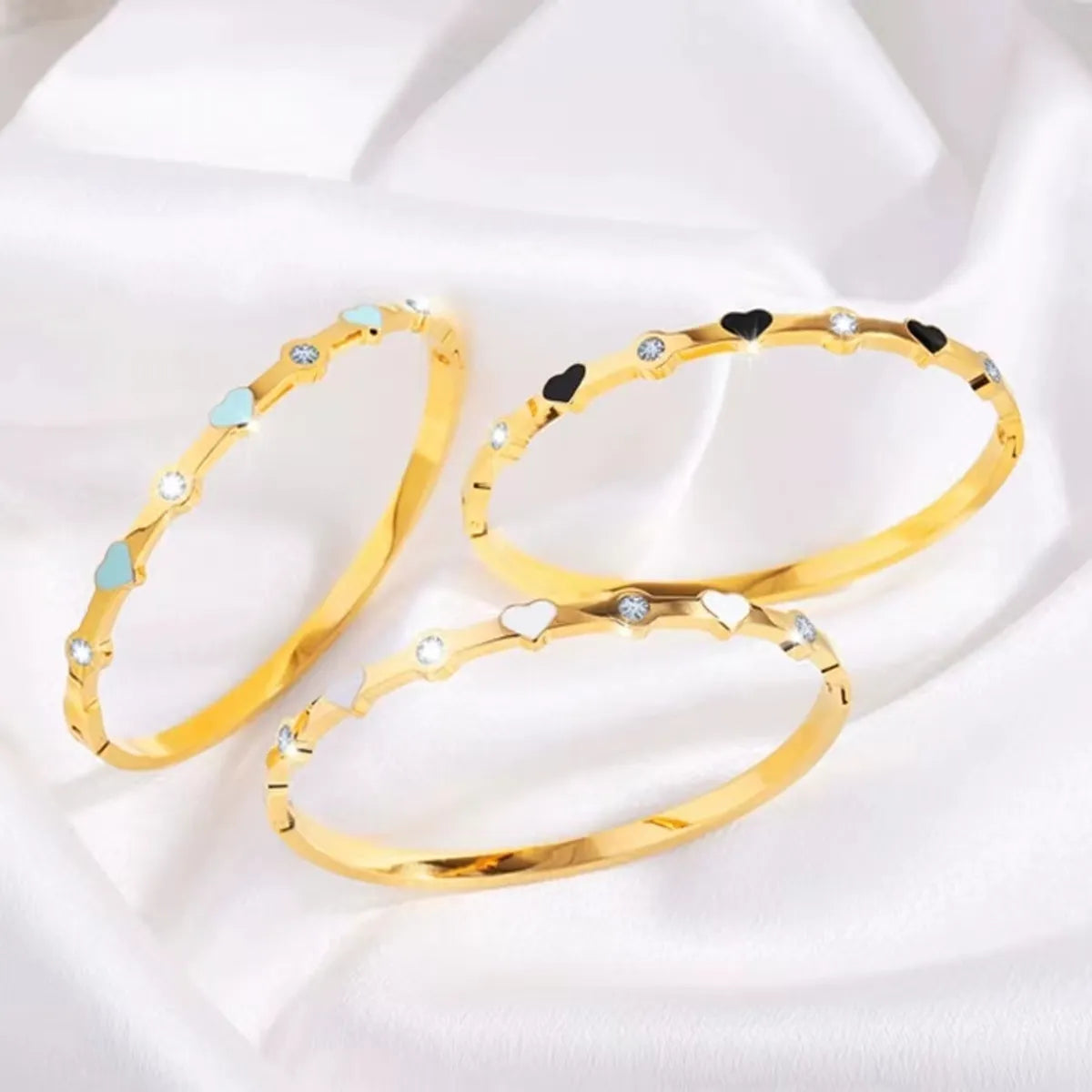 304 Stainless Steel 18K Gold Plated Sweet Simple Style Enamel Inlay Heart Shape Rhinestones Bangle