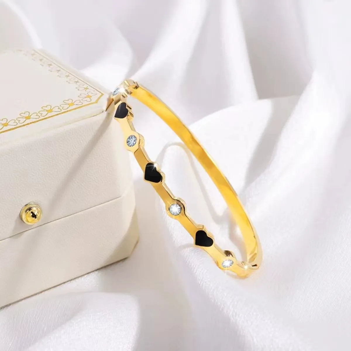 304 Stainless Steel 18K Gold Plated Sweet Simple Style Enamel Inlay Heart Shape Rhinestones Bangle