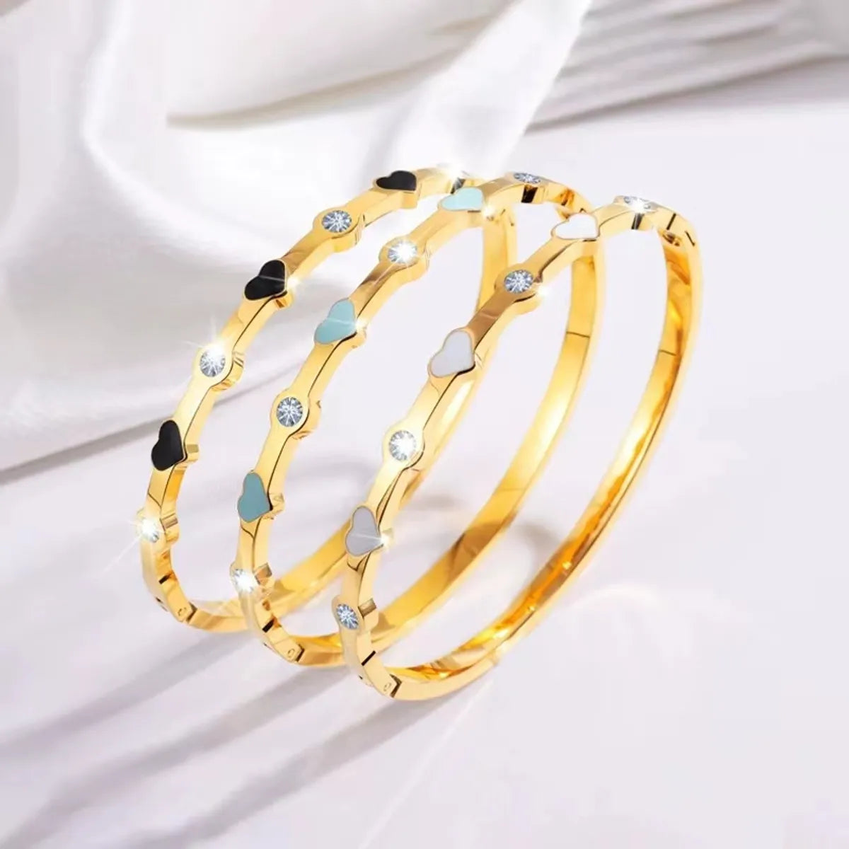 304 Stainless Steel 18K Gold Plated Sweet Simple Style Enamel Inlay Heart Shape Rhinestones Bangle