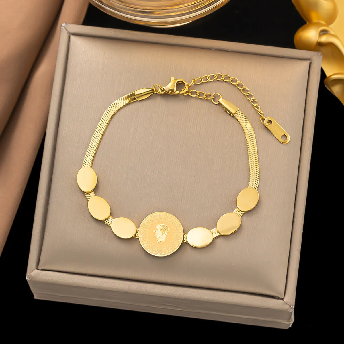 304 Stainless Steel 18K Gold Plated Vintage Style Classic Style Commute Polishing Plating Portrait Flower Bracelets