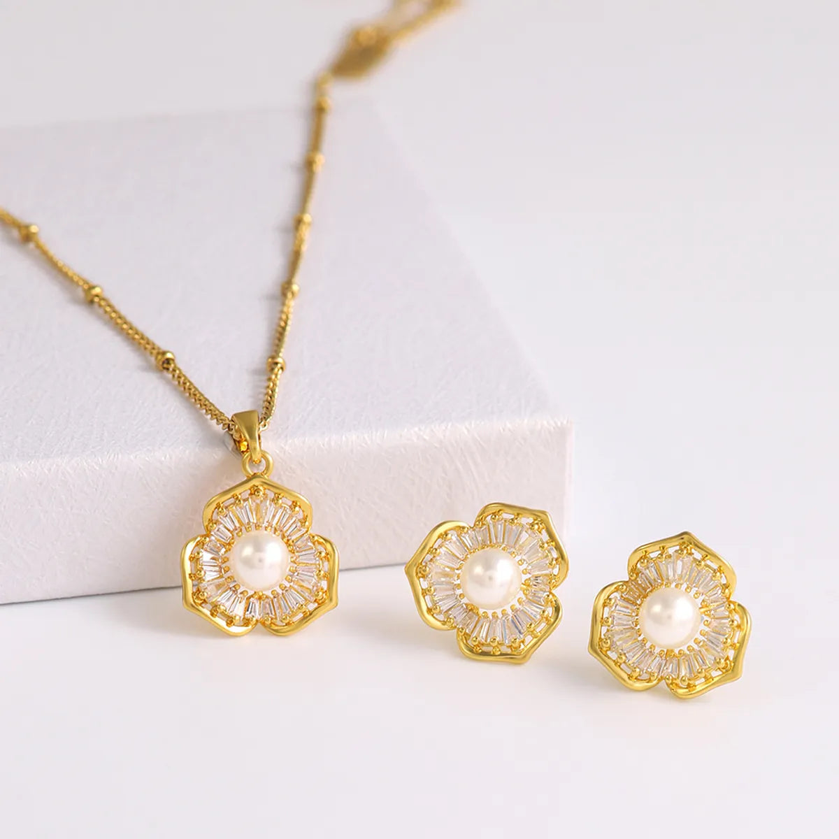 304 Stainless Steel Copper 18K Gold Plated Casual Elegant Shiny Plating Inlay Flower Artificial Pearls Zircon Earrings Necklace Jewelry Set