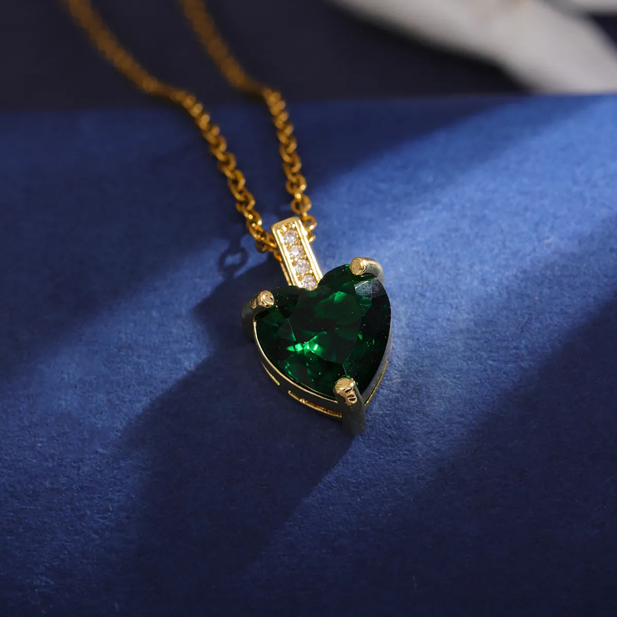 Wholesale Elegant Heart Shape 304 Stainless Steel Copper Inlay 18K Gold Plated Zircon Pendant Necklace