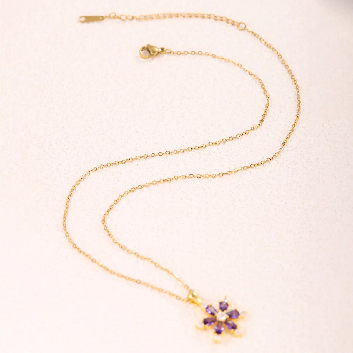 304 Stainless Steel Copper 18K Gold Plated Simple Style Classic Style Plating Inlay Flower Zircon Pendant Necklace