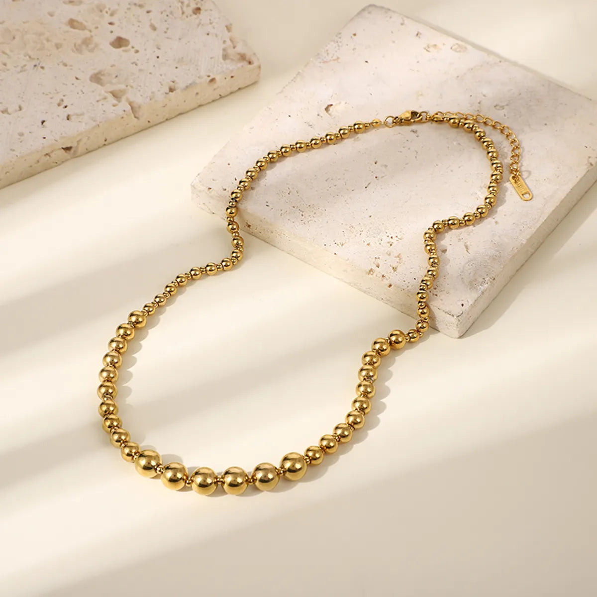 304 Stainless Steel Glass Pearl 18K Gold Plated Elegant Lady Classic Style Round Solid Color Necklace