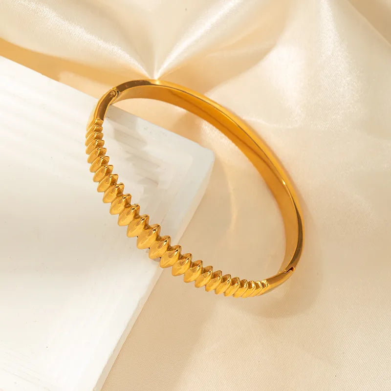 Casual Elegant Simple Style Waves Solid Color 304 Stainless Steel 14K Gold Plated Bangle In Bulk