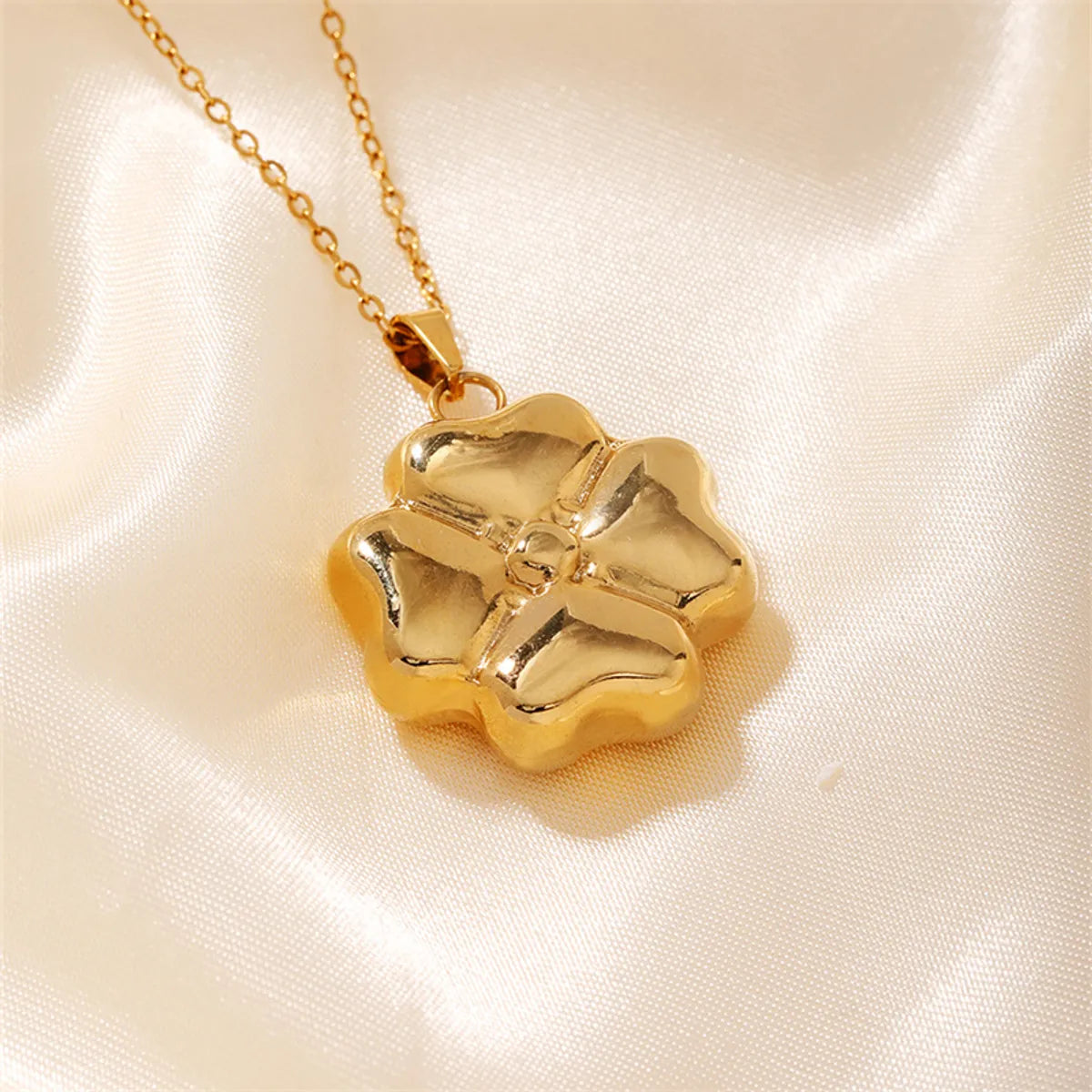 304 Stainless Steel K Gold Plated Elegant Cute Vacation Plating Three-Dimensional Heart Shape Butterfly Pendant Necklace