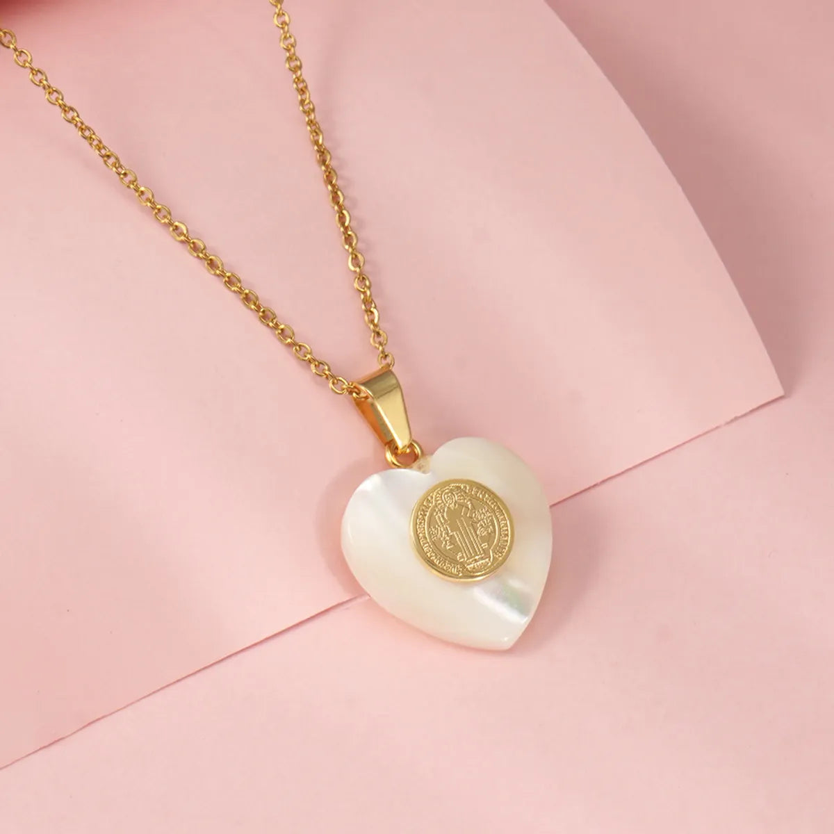 Wholesale Jewelry Simple Style Heart Shape Shell 304 Stainless Steel Shell 18K Gold Plated Plating Pendant Necklace