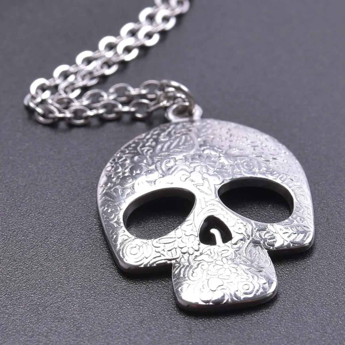 304 Stainless Steel Simple Style Classic Style Plating Skull Pendant Necklace