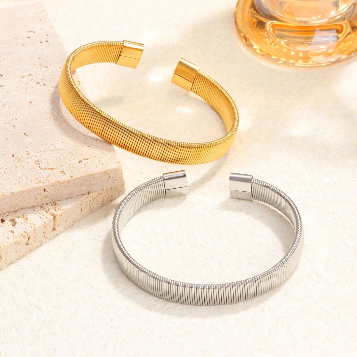 Simple Style Solid Color 304 Stainless Steel 18K Gold Plated Bangle In Bulk