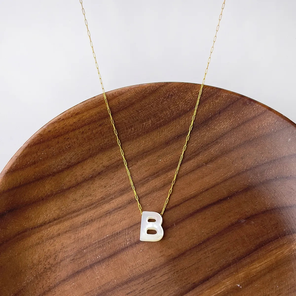 316L Stainless Steel  18K Gold Plated Simple Style Irregular Letter Shell Pendant Necklace