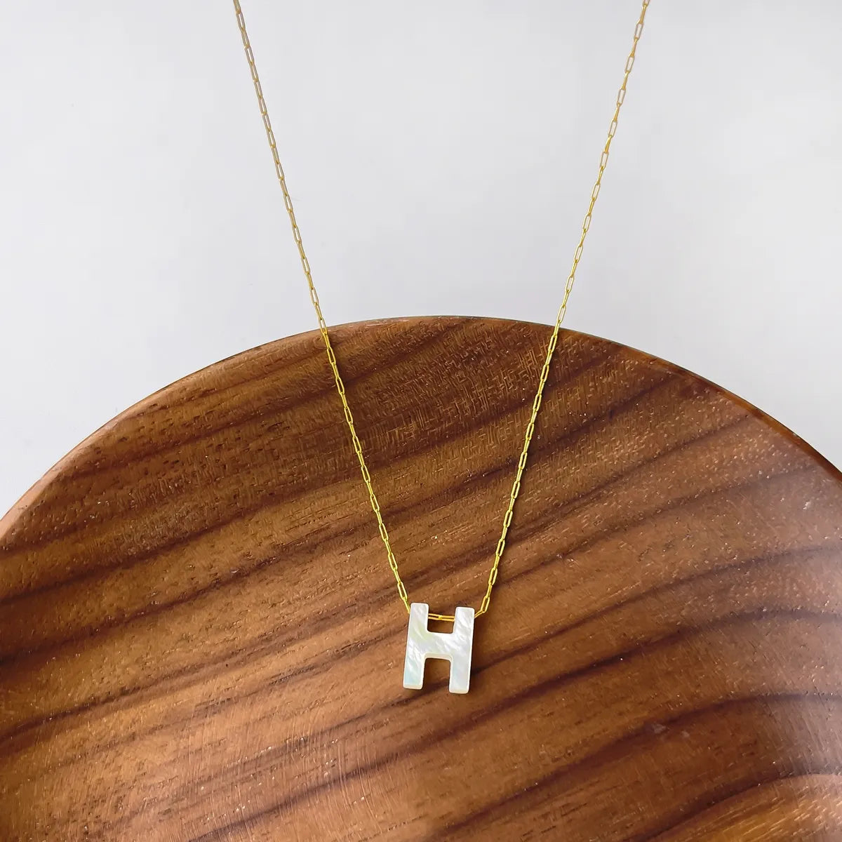 316L Stainless Steel  18K Gold Plated Simple Style Irregular Letter Shell Pendant Necklace