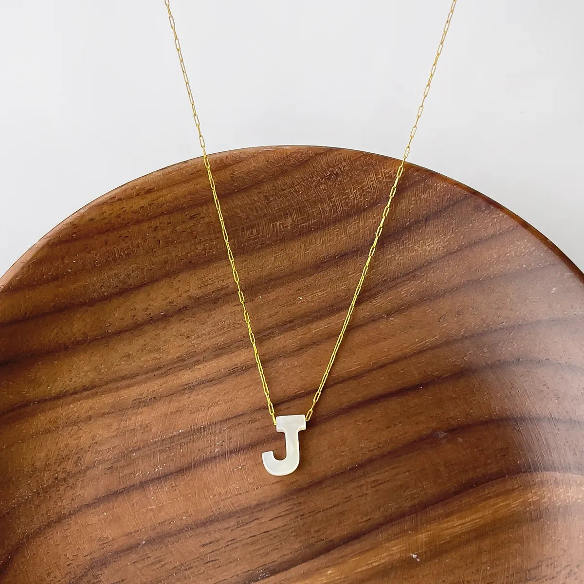 316L Stainless Steel  18K Gold Plated Simple Style Irregular Letter Shell Pendant Necklace