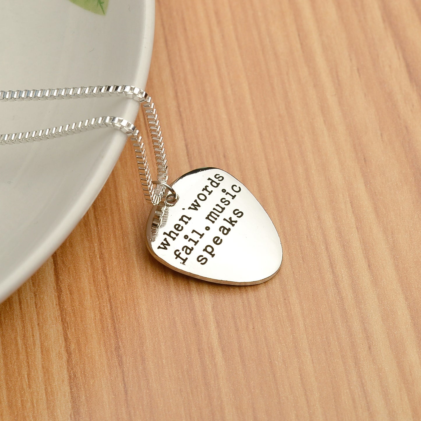 New Fashion Simple English Alphabet Necklace Wholesale